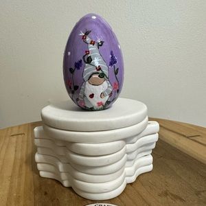 2.5 inch wooden egg with gnome